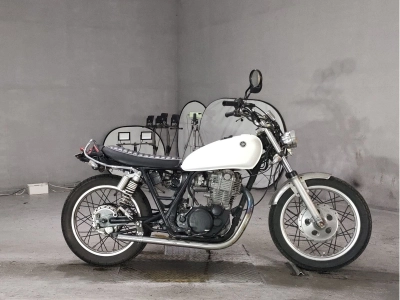 Yamaha SR400-1