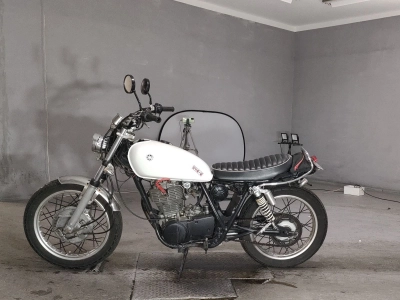 Yamaha SR400-1