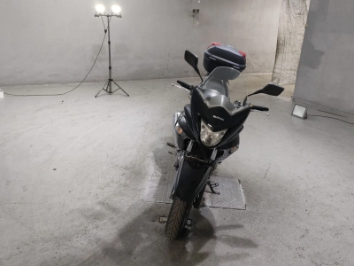Suzuki GSR250S