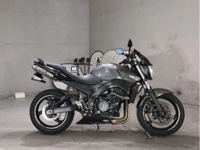 Suzuki GSR400