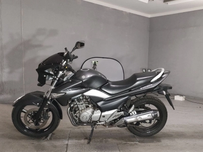 Suzuki GSR250