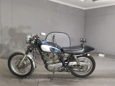 Yamaha SR400-1