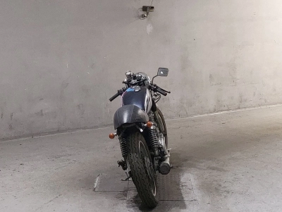 Yamaha SR400-1
