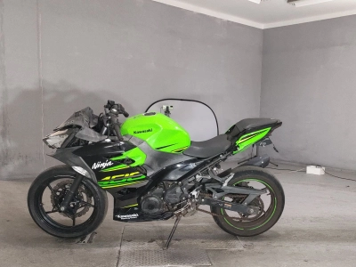Kawasaki NINJA400