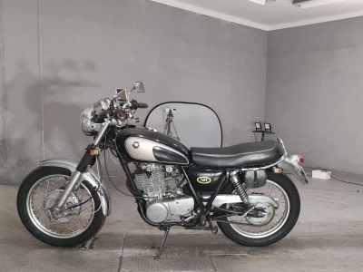 Yamaha SR400-1