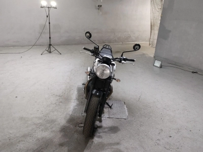 Triumph  TRIUMPH  STREET  TWIN 900