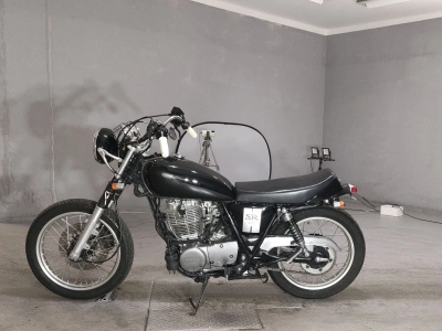 Yamaha SR400-1