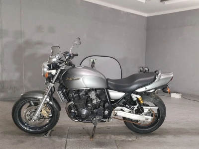 Suzuki INAZUMA 400