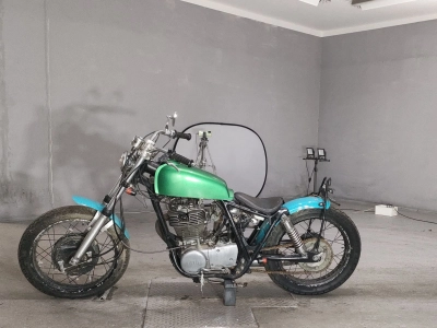 Yamaha SR400-1