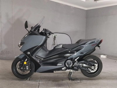 Yamaha T-MAX560