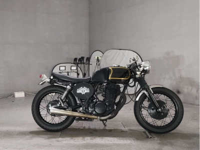 Yamaha SR400-1