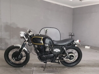 Yamaha SR400-1