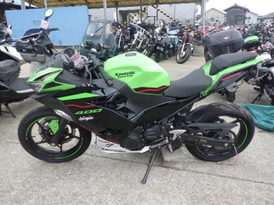 Kawasaki NINJA400-2