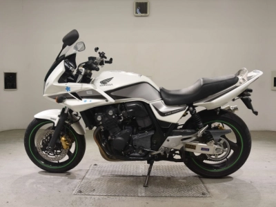 Honda CB400SFV-4 BOLDORABS
