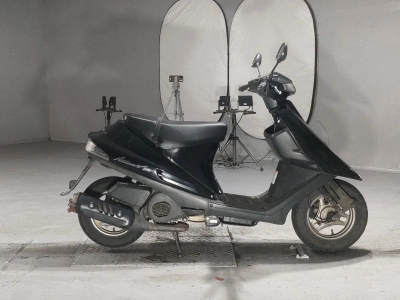 Suzuki ADDRESS V100