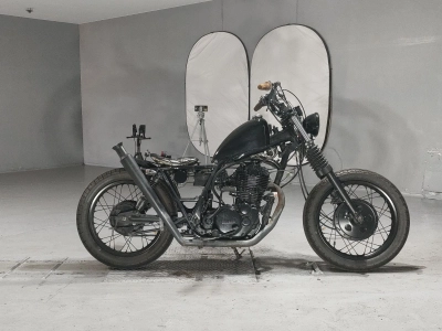Yamaha SR400-1