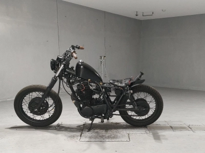 Yamaha SR400-1