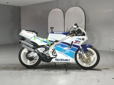 Suzuki RGV250