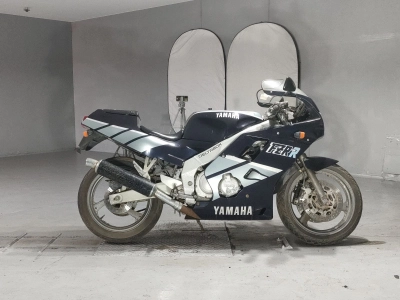 Yamaha FZR250R-1