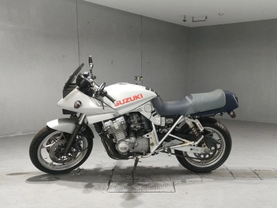 Suzuki GSX400S KATANA