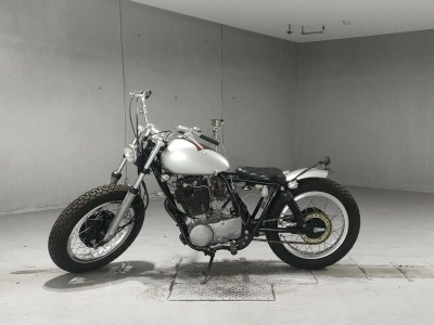Yamaha SR400-1