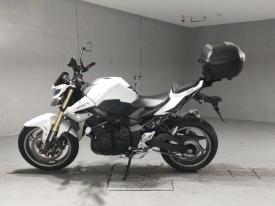 Suzuki GSR750
