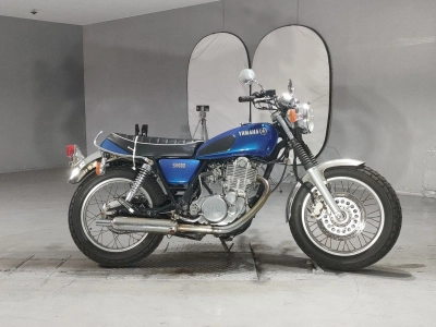 Yamaha SR400-1