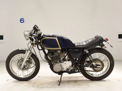 Yamaha SR400-3