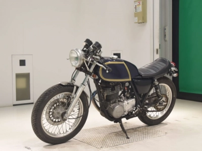 Yamaha SR400-3