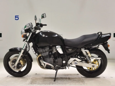 Suzuki INAZUMA 400