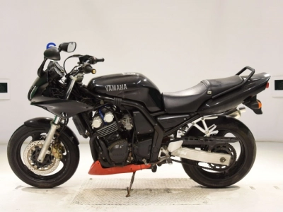 Yamaha FZ400