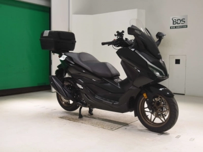 Honda  FORZA -6