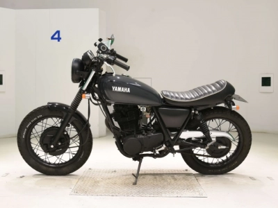 Yamaha SR400-2