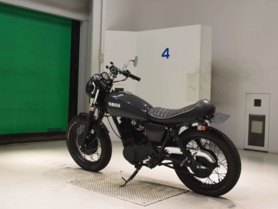 Yamaha SR400-2