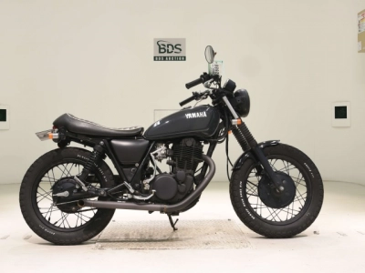 Yamaha SR400-2