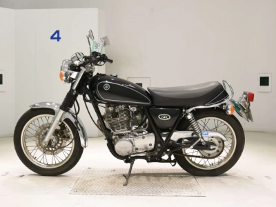 Yamaha SR400-3