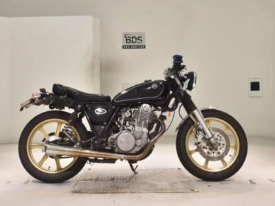 Yamaha SR400-3