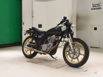 Yamaha SR400-3