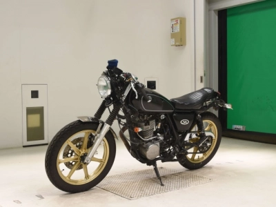 Yamaha SR400-3