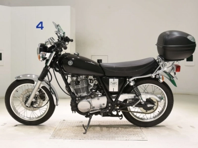 Yamaha SR400-5