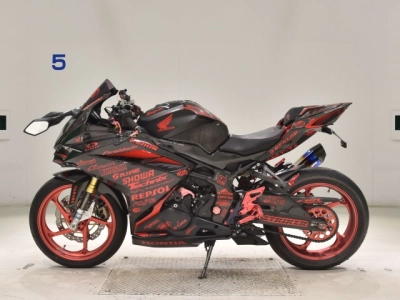Honda CBR250RR-2