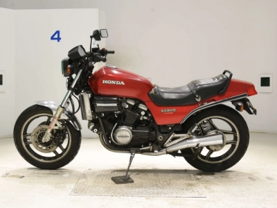 Honda VF750 SABER