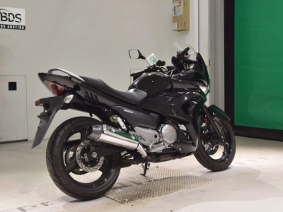 Suzuki GSR250F