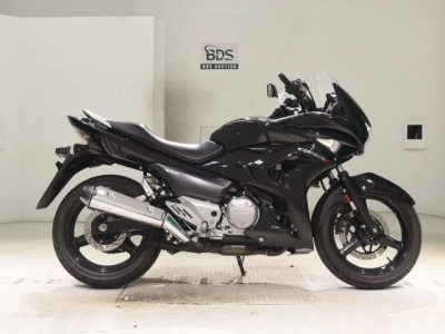 Suzuki GSR250F
