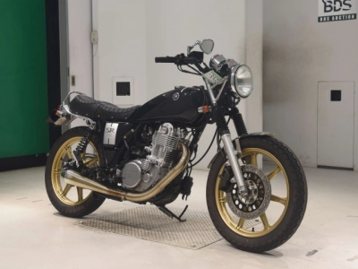 Yamaha SR400-5