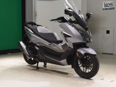 Honda  FORZA -5