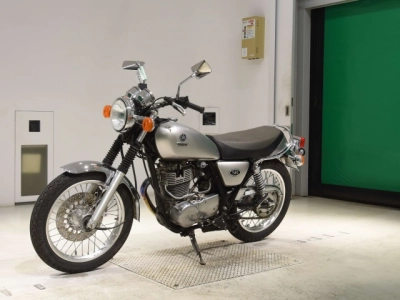 Yamaha SR400-3