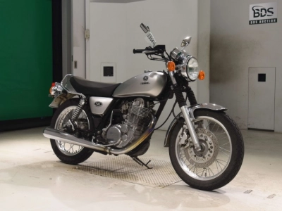 Yamaha SR400-3