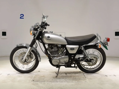 Yamaha SR400-3