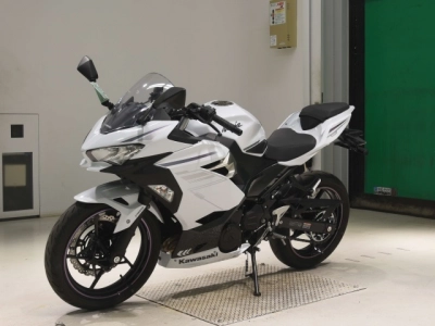 Kawasaki NINJA400-2